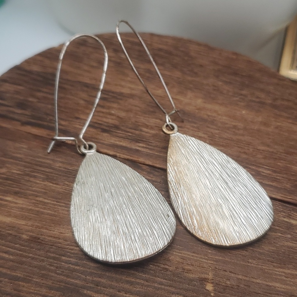 Thumbnail textured teardrop earrings‎ E220